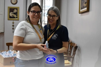 Mães que trabalham no Colégio são homenageadas