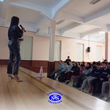 Alunos participam de palestra com nutricionista | 8º ano