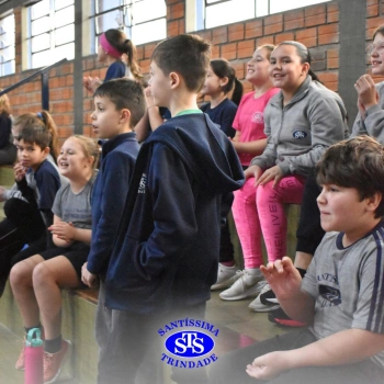 Gincana Esportiva proporciona dinâmicas que incentivam o trabalho em equipe | 4º ano