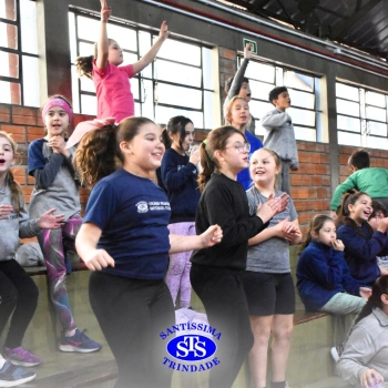 Gincana Esportiva proporciona dinâmicas que incentivam o trabalho em equipe | 4º ano