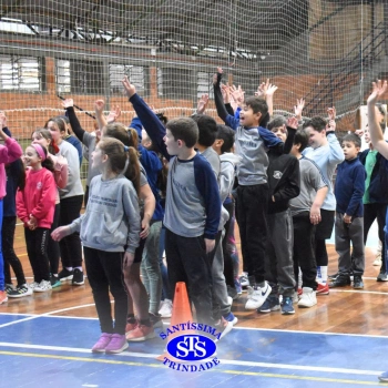 Gincana Esportiva proporciona dinâmicas que incentivam o trabalho em equipe | 4º ano