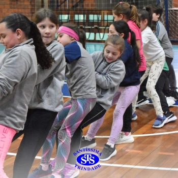 Gincana Esportiva proporciona dinâmicas que incentivam o trabalho em equipe | 4º ano