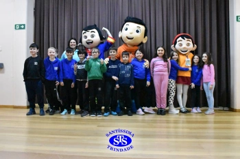 Alunos do 3º ano recebem visita da Turminha do Erico 