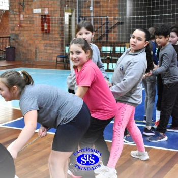 Gincana Esportiva proporciona dinâmicas que incentivam o trabalho em equipe | 4º ano