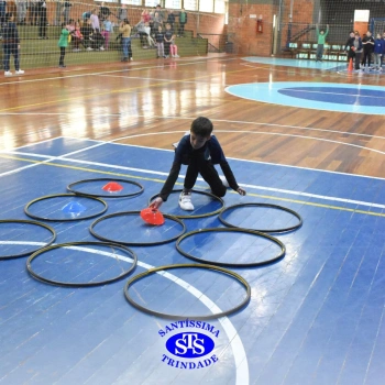 Gincana Esportiva proporciona dinâmicas que incentivam o trabalho em equipe | 4º ano