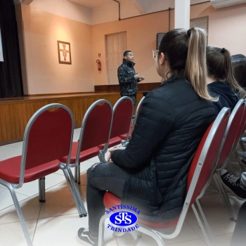 Alunos participam de conversa sobre o trabalho no Exército Brasileiro