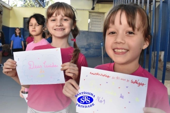 Alunos do 3º ano formam o Corredor do Abraço Fraterno