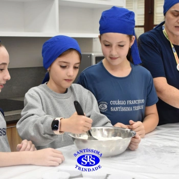 Mães dos estudantes do 5º ano recebem um doce presente recheado de carinho