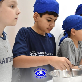 Mães dos estudantes do 5º ano recebem um doce presente recheado de carinho