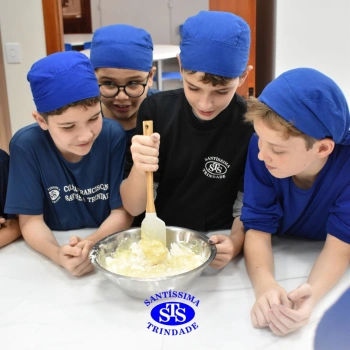 Mães dos estudantes do 5º ano recebem um doce presente recheado de carinho