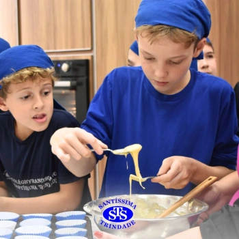 Mães dos estudantes do 5º ano recebem um doce presente recheado de carinho