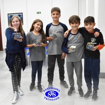Mães dos estudantes do 5º ano recebem um doce presente recheado de carinho
