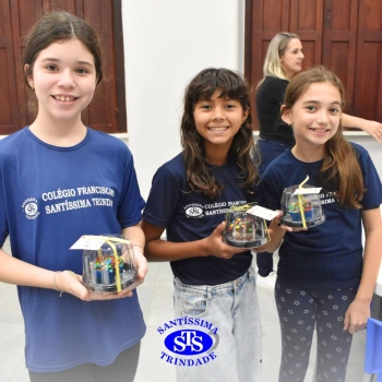 Mães dos estudantes do 5º ano recebem um doce presente recheado de carinho