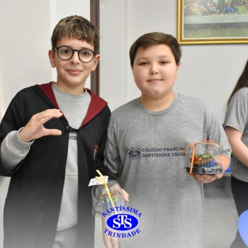 Mães dos estudantes do 5º ano recebem um doce presente recheado de carinho