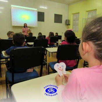 Infantil 4 estuda hábitos saudáveis de higiene bucal