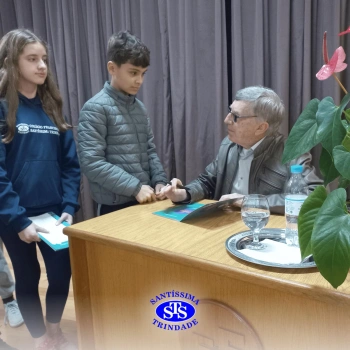 Alunos participam do projeto Autor Presente com o escritor Fernando Carraro 