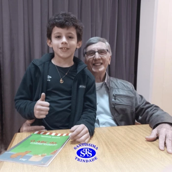 Alunos participam do projeto Autor Presente com o escritor Fernando Carraro 