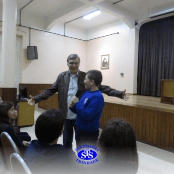 Alunos participam do projeto Autor Presente com o escritor Fernando Carraro 