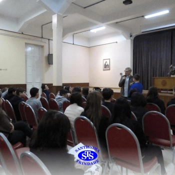 Alunos participam do projeto Autor Presente com o escritor Fernando Carraro 