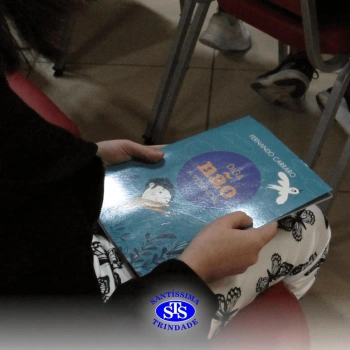 Alunos participam do projeto Autor Presente com o escritor Fernando Carraro 