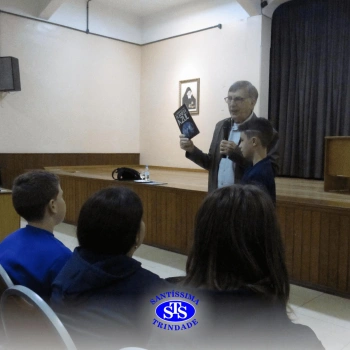 Alunos participam do projeto Autor Presente com o escritor Fernando Carraro 