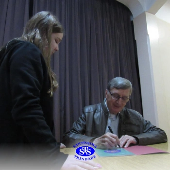 Alunos participam do projeto Autor Presente com o escritor Fernando Carraro 