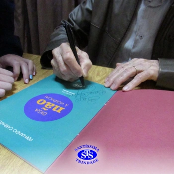 Alunos participam do projeto Autor Presente com o escritor Fernando Carraro 