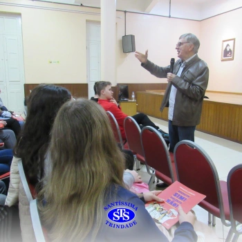 Alunos participam do projeto Autor Presente com o escritor Fernando Carraro 