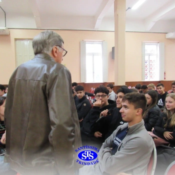 Alunos participam do projeto Autor Presente com o escritor Fernando Carraro 