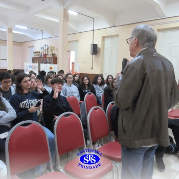 Alunos participam do projeto Autor Presente com o escritor Fernando Carraro 