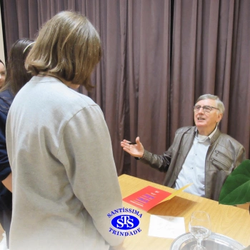 Alunos participam do projeto Autor Presente com o escritor Fernando Carraro 