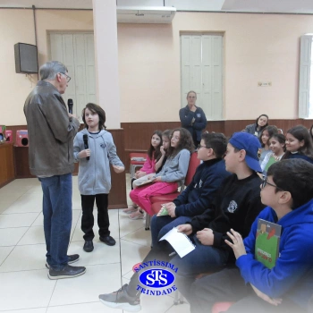 Alunos participam do projeto Autor Presente com o escritor Fernando Carraro 