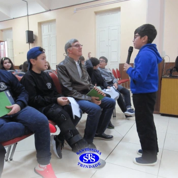 Alunos participam do projeto Autor Presente com o escritor Fernando Carraro 