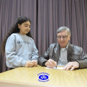 Alunos participam do projeto Autor Presente com o escritor Fernando Carraro 