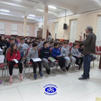 Alunos participam do projeto Autor Presente com o escritor Fernando Carraro 