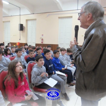 Alunos participam do projeto Autor Presente com o escritor Fernando Carraro 