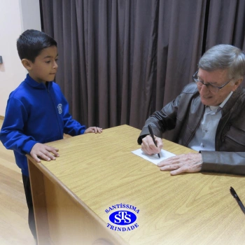 Alunos participam do projeto Autor Presente com o escritor Fernando Carraro 