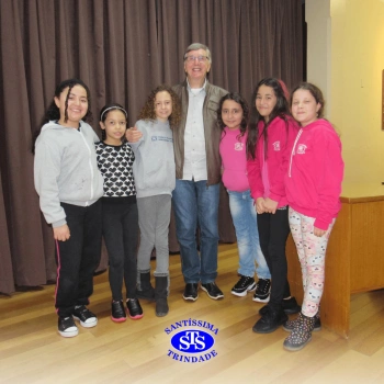 Alunos participam do projeto Autor Presente com o escritor Fernando Carraro 