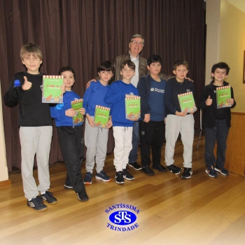 Alunos participam do projeto Autor Presente com o escritor Fernando Carraro 