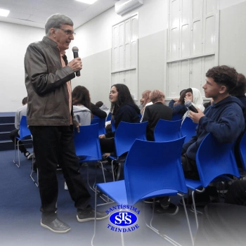 Alunos participam do projeto Autor Presente com o escritor Fernando Carraro 