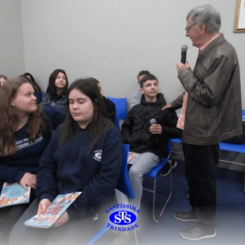 Alunos participam do projeto Autor Presente com o escritor Fernando Carraro 