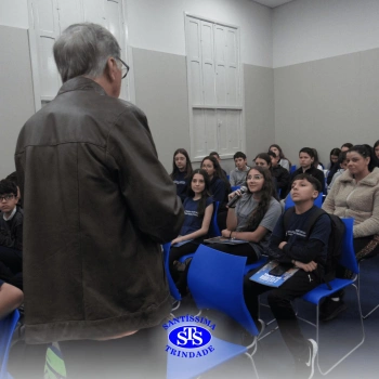 Alunos participam do projeto Autor Presente com o escritor Fernando Carraro 