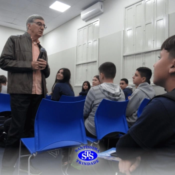 Alunos participam do projeto Autor Presente com o escritor Fernando Carraro 