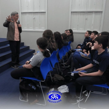 Alunos participam do projeto Autor Presente com o escritor Fernando Carraro 