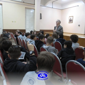 Alunos participam do projeto Autor Presente com o escritor Fernando Carraro 