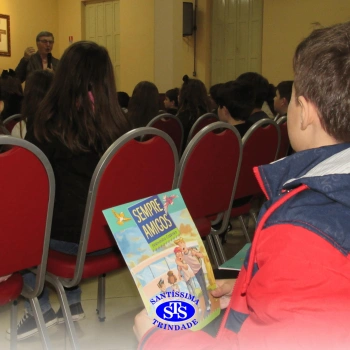 Alunos participam do projeto Autor Presente com o escritor Fernando Carraro 