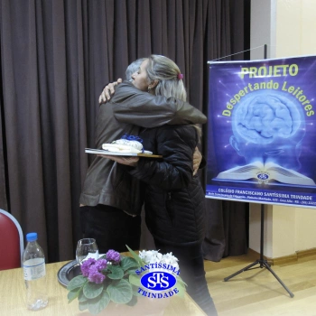 Alunos participam do projeto Autor Presente com o escritor Fernando Carraro 