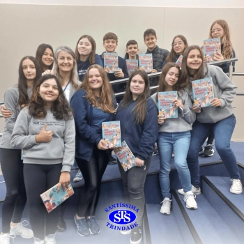 Alunos participam do projeto Autor Presente com o escritor Fernando Carraro 