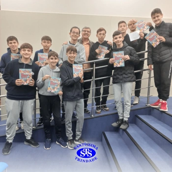 Alunos participam do projeto Autor Presente com o escritor Fernando Carraro 