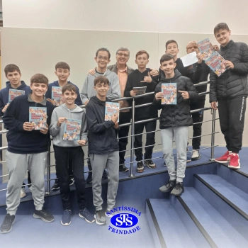 Alunos participam do projeto Autor Presente com o escritor Fernando Carraro 